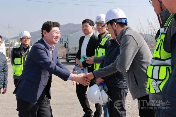 [크기변환]1-1. 이상일 용인특례시장이 지난 15일 보개원삼로 확장공사 현장을 방문했다.JPG