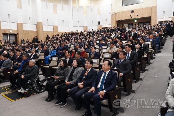 [크기변환]사진3) 화성시의원들과 내외빈 모습.jpg