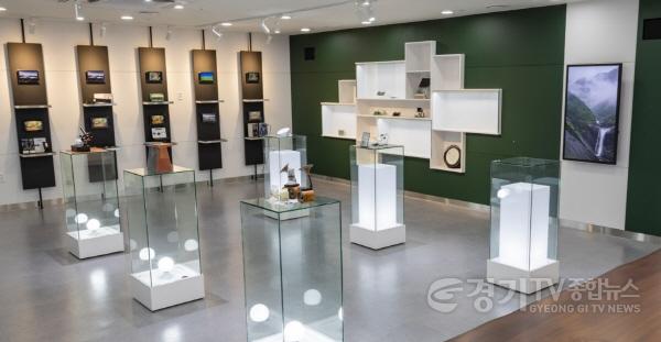 [크기변환](사진2) 동탄 소공인복합지원센터 내 전시관.jpg