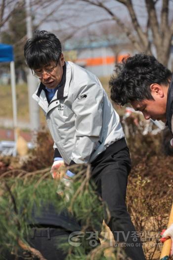 [크기변환]240322 평택(의회) 평택시의회, 2024년 시민과 함께하는 나무심기 행사 참석 (4).jpg
