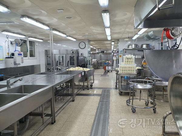 [크기변환]사본 -2. 개학철 식중독 예방을 위한 합동점검 실시.jpg