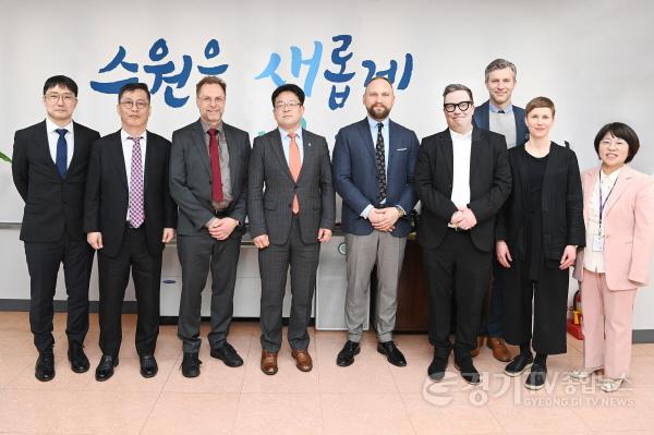 [크기변환]수원시,핀란드 헬싱키대학교 연구팀에 디지털 기반 시민 참여정책 소개(1).jpg