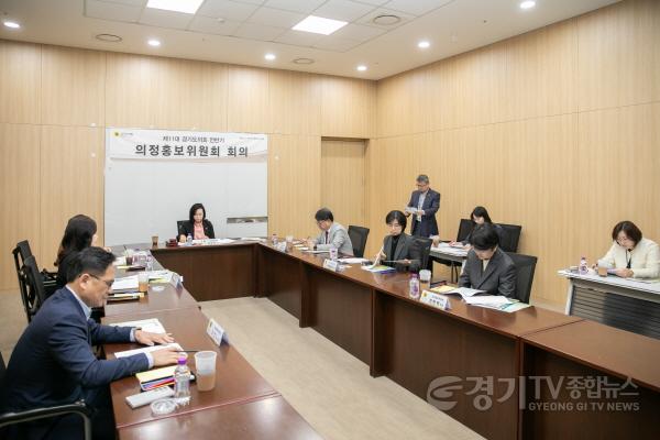 [크기변환]240325 정윤경의원, 소식지 4월호 심의 및 웹드라마 제작 관련 보고 받아2.jpg