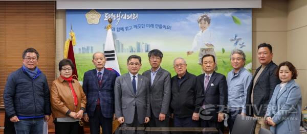 [크기변환]240329 평택(의회) 평택시의회 유승영 의장, 평택시발전협의화의 간담회 개최(포토뉴스) (2).jpg