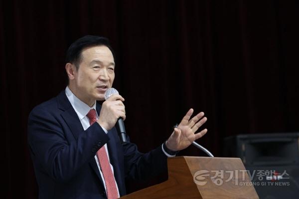 [크기변환]240329 임태희 교육감, 증거에 기반해 정책 평가, 끊임없는 교육 혁신 일상화해야(사진2).jpg