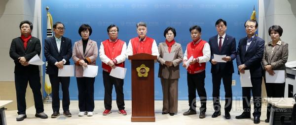 [크기변환](0402 기자회견) 대통령 위에 김동연 ‘셀프 패싱’ 자처한 도지사2.JPG