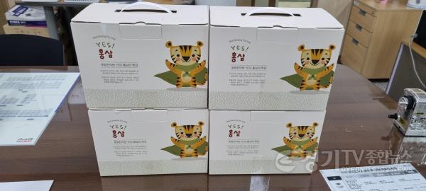 [크기변환]사본 -역북동 지역사회보장협의체가 가정폭력 피해 가정의 아동 4명에 홍삼을 지원했다..jpg