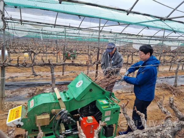 [크기변환]8-1. 영농부산물 파쇄지원.jpg