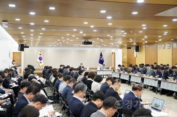 [크기변환]공보관-4월 확대간부회의를 주재하는 신상진 성남시장2-1.jpg