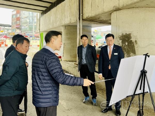 [크기변환]02 전진선 군수 전선지중화 현장점검 (1).jpg