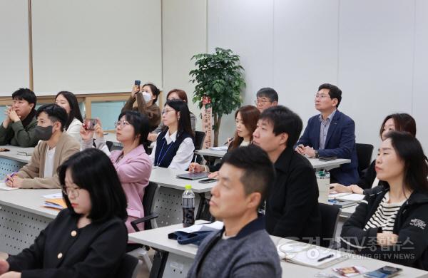 [크기변환]1-2. 지난 11일 용인특례시청에서 열린 UNIST와 함께하는 반도체 직원 교육 현장 모습.jpg