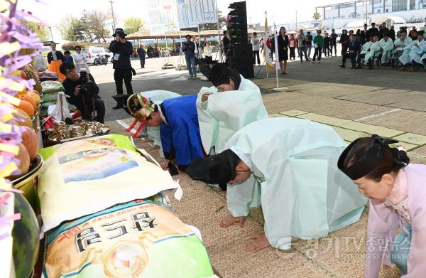 [크기변환]사진3)풍어제 올리는 모습.jpg