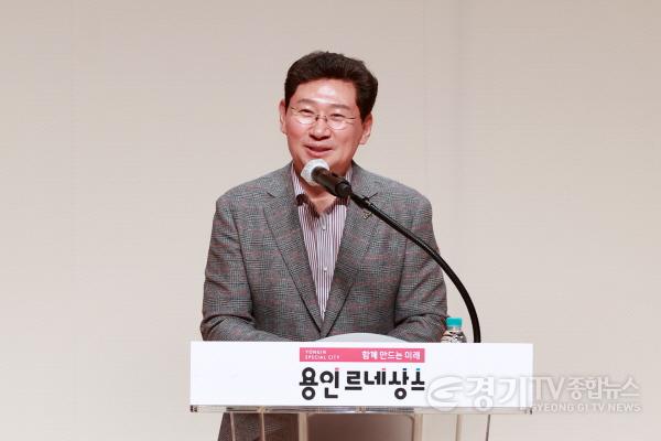 [크기변환]2-1. 이상일 용인특례시장이 15일 산업안전보건교육에서 인사말을 하고 있다.jpg