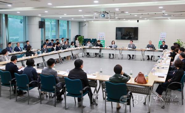 [크기변환]8-1. 지난 15일 용인특례시청 비전홀에서 열린 처인구 초등학교 교장 간담회 현장 모습.JPG