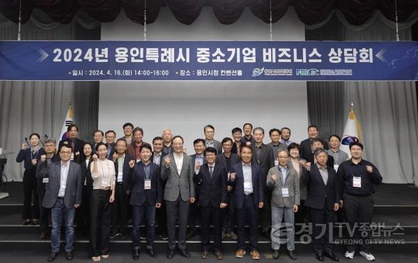 [크기변환]사본 -(사진자료) 기업_ 한국경제인협회 전문가 등 참석자 단체사진 (1).jpg