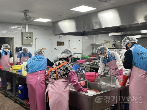 [크기변환]이미지2(경로식당 배식봉사).jpg