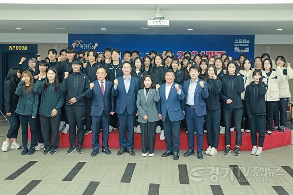 [크기변환]사진1)제70회 경기도 체육대회 화성시 선수단 결단식 참석한 단체 .jpg