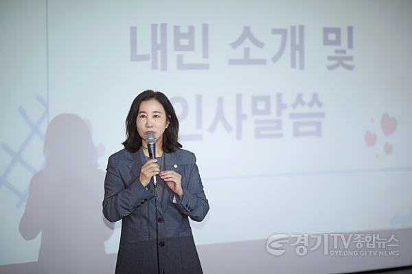 [크기변환]사진2) 인삿말하는 화성시의회 김경희 의장.jpg