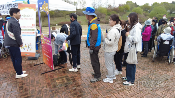 [크기변환]01-‘사진 찍고’, ‘추억 남기는’ 여주시 친절 동참 캠페인 큰 호응 얻어44.png