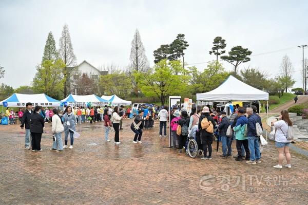 [크기변환]01-‘사진 찍고’, ‘추억 남기는’ 여주시 친절 동참 캠페인 큰 호응 얻어22.jpg