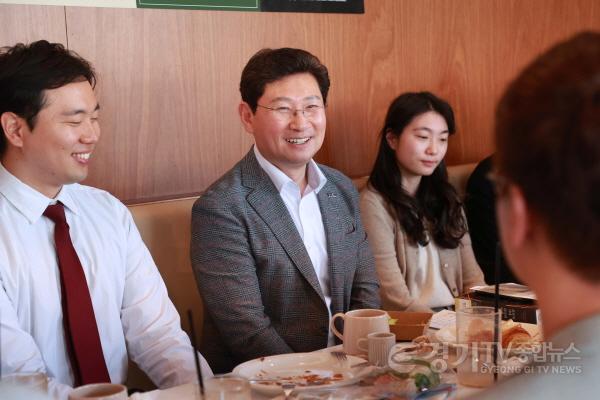 [크기변환]6-1. 이상일 용인특례시장이 18일 용인청년정책네트워크 위원들과 소통의 시간을 가졌다 (1).jpg