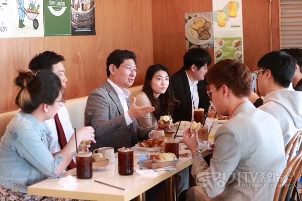 [크기변환]6-2. 이상일 용인특례시장이 18일 용인청년정책네트워크 위원들과 소통의 시간을 가졌다 (2).jpg