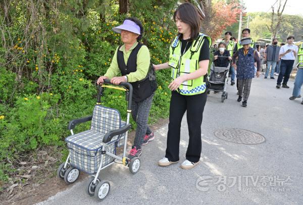 [크기변환]02-전국 유일, 토론과 현장훈련을 병행한 여주시, 경기도 합동 산사태 사전대피 훈련 실시 -현장훈련1.jpg