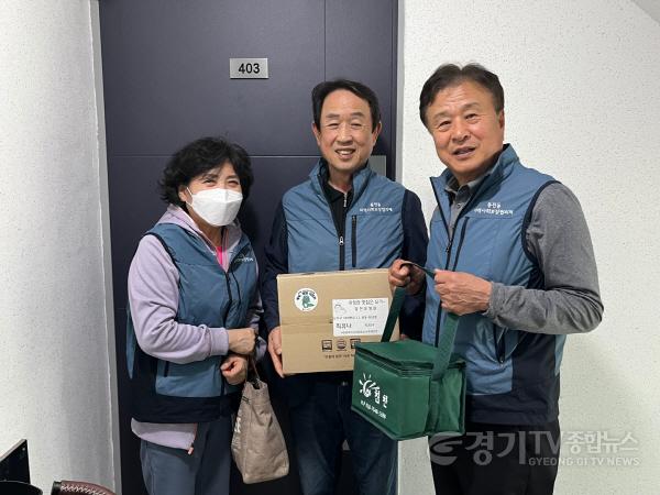 [크기변환]8-2. 동천동 지역사회보장협의체가 취약계층 지원을 위한 밑반찬 배달사업과 유정란 지원사업을 시작했다..jpg