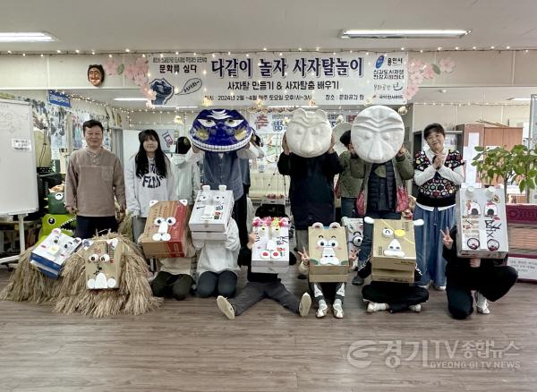 [크기변환]3-3. 국악인사이드팀원들이 기념촬영을 하고 있다.jpg