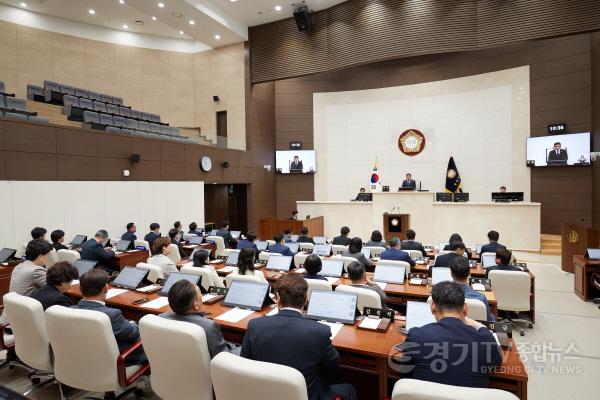 [크기변환]20240422 용인특례시의회, 제282회 임시회 제2차 본회의 열어(2).jpg