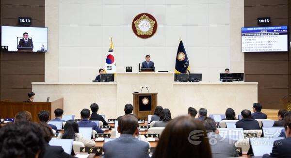 [크기변환]20240422 용인특례시의회, 제282회 임시회 제2차 본회의 열어(1).jpg