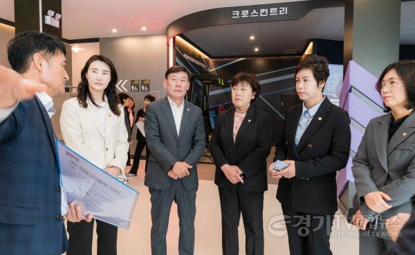 [크기변환]20240422 문화복지위원회, 장애인 가상현실 스포츠체험센터 현장 방문(1).jpg