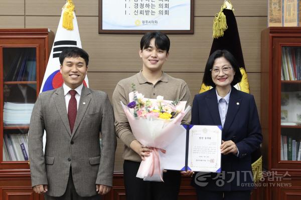 [크기변환]4월 칭찬공무원(도로관리과 김현성).JPG