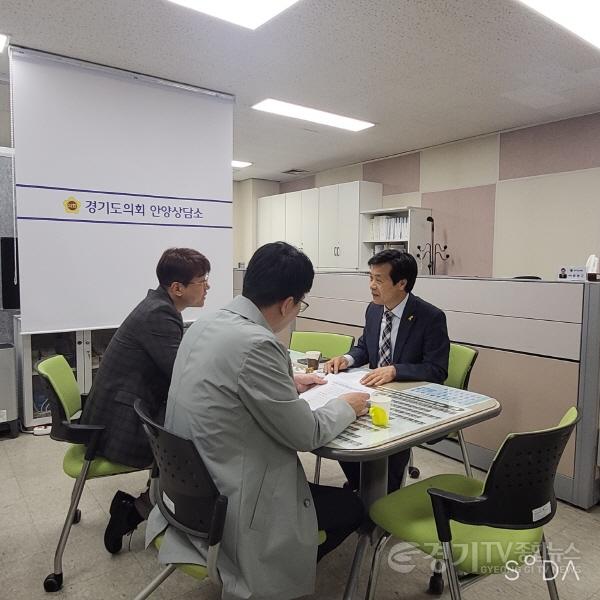 [크기변환]240423 문형근 의원, 자치경찰위원회 범죄예방 시책 추진 관련 논의.jpeg