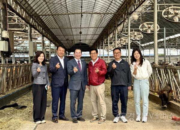 [크기변환]240424 이오수 의원, 축산농가 악취 개선하여 상생 방안 찾자...피트모스 활용 농가 방문 통해 지원책 마련1.jpg