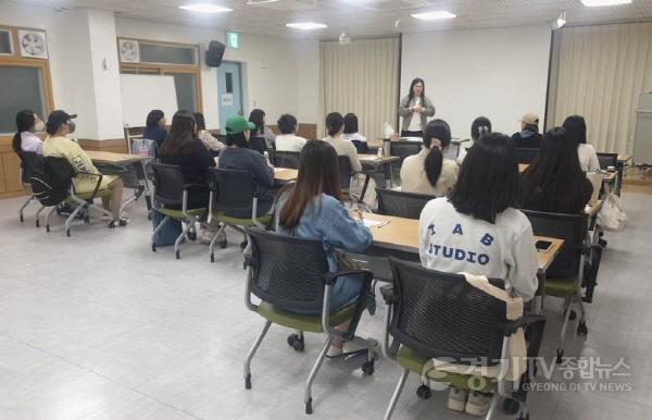 [크기변환]10-1 2024년 상반기 임산부 캘리그라피 태담 수유등 만들기 교실 운영.jpg