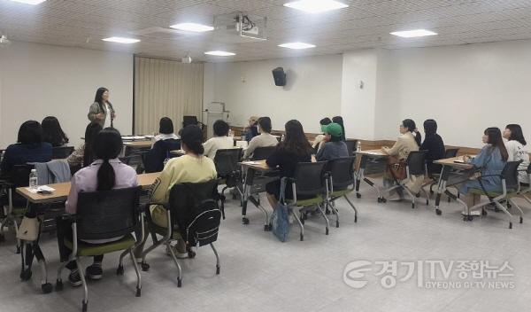 [크기변환]10-2 2024년 상반기 임산부 캘리그라피 태담 수유등 만들기 교실 운영.jpg