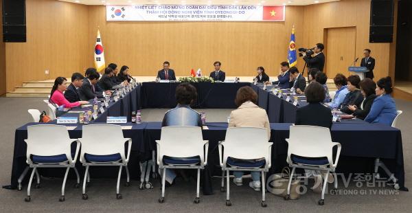 [크기변환]240425 경기도의회, 25일 베트남 닥락성 인민위원회 대표단 접견 (3).jpg