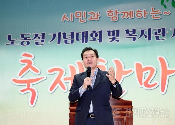 [크기변환]1-1.이재준 수원시장, “노동의 존엄 지키기 위해 수원시도 함께 노력하겠다”.jpg