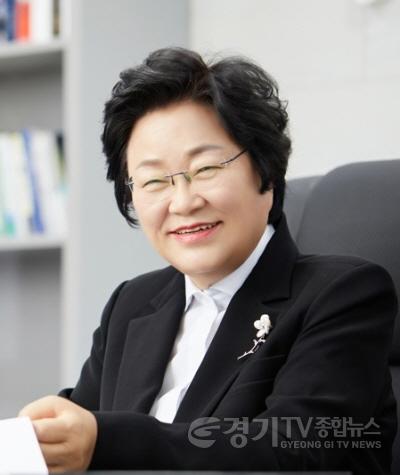 [크기변환]김경희 시장님 검정상의측면.jpg