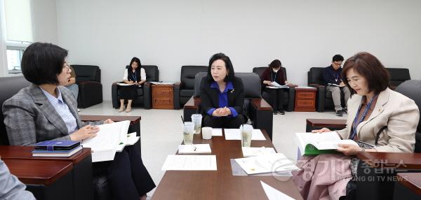 [크기변환]240429 경기도의회 의정정책추진단,김영희의원,이은미의원과 지역현안 과제 해결을위한 정책정담회 개최.jpg