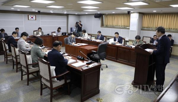 [크기변환]기획경제위원회 안건심사.jpg