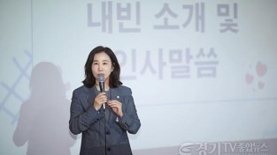 [크기변환]사진2) 인삿말하는 화성시의회 김경희 의장.jpg