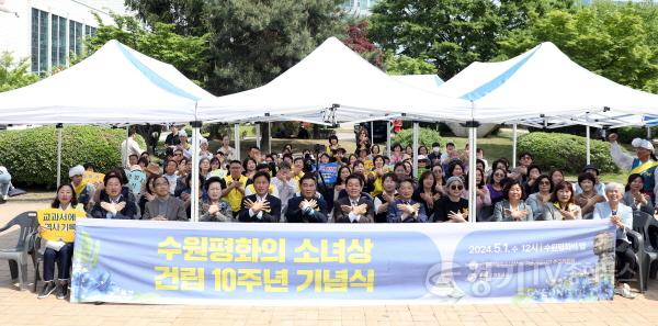 [크기변환]1. [이재식] 수원 평화의 소녀상2.jpg