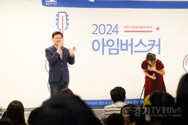 [크기변환]3-2. 지난 5일 용인어린이상상의숲에서 열린 어린이날 특별행사 오, 오! 상상이상에서 축사를 하고 있는 이상일 용인특례시장.jpg