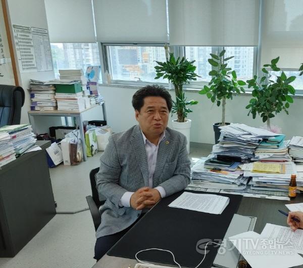 [크기변환]김호겸의원 인터뷰사진 (2).jpeg