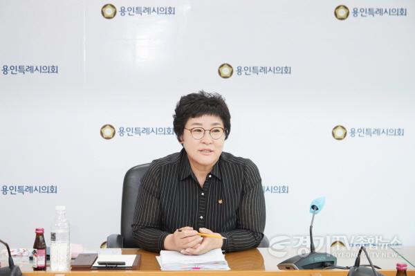 [크기변환]20240507 용인특례시의회 장정순 자치행정위원장, 의회 정책지원관과 간담회(3).jpg