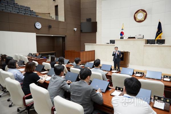 [크기변환]20240510 용인특례시의회 윤원균 의장, 의회 정책지원관과 소통간담회 개최(2).jpg