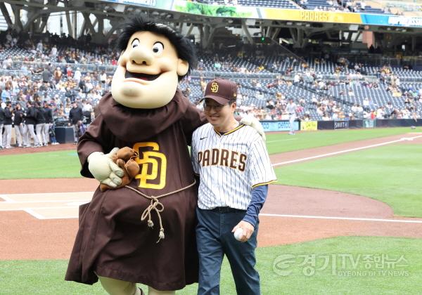 [크기변환]샌디에이고 파드리스 홈구장( 펫코파크) 시구(4).jpg