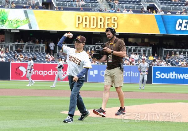 [크기변환]샌디에이고 파드리스 홈구장( 펫코파크) 시구(1).jpg